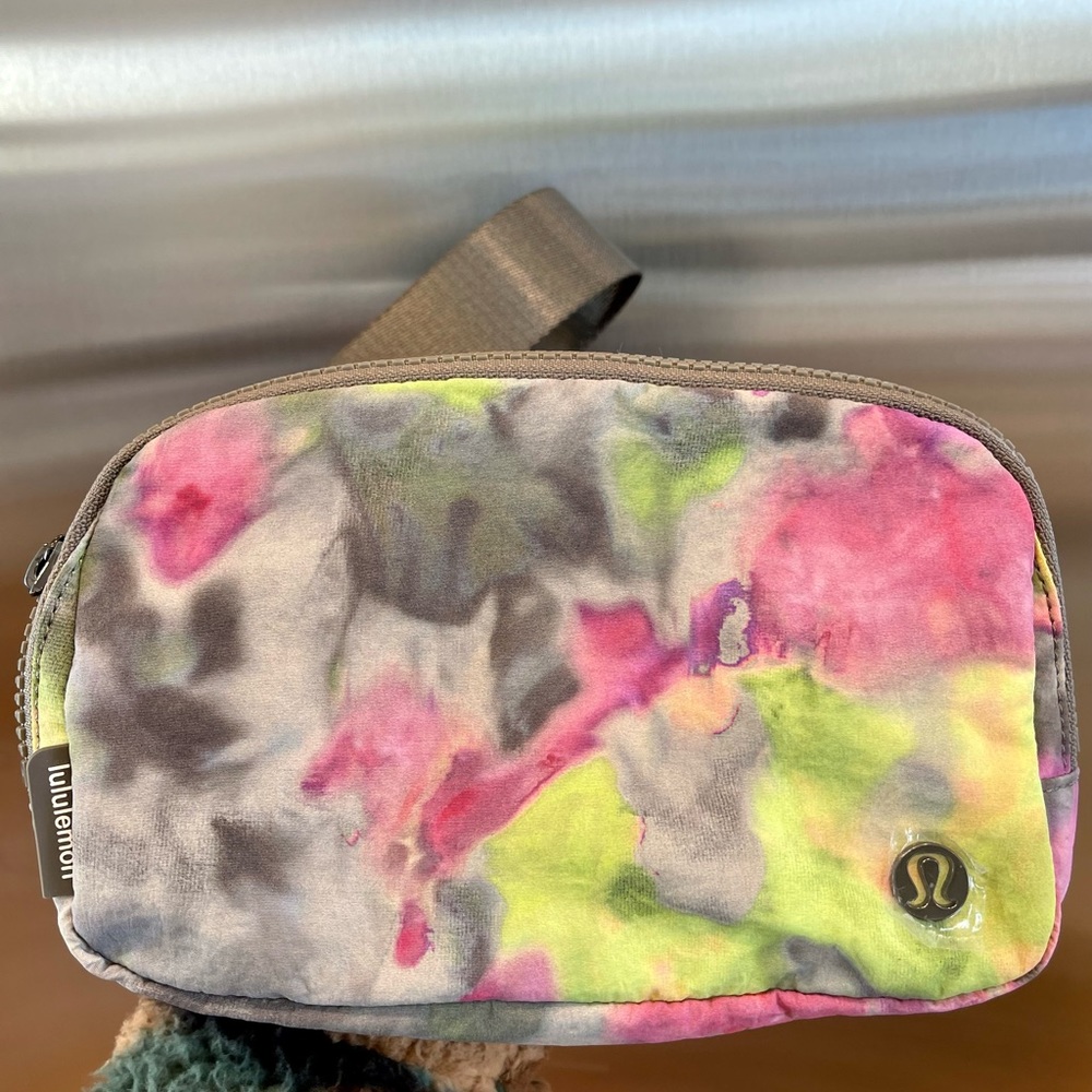 NWT Hyper Dye Lululemon Everywhere Belt bag 1L original size Tie Die Rover - Picture 2 of 10